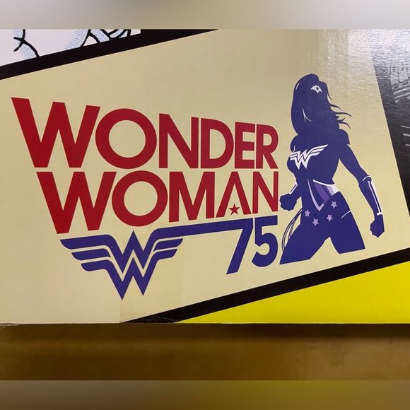 Wonder Woman Invisible Jet and Figure 75th Anniversary SDCC 2016 NWT NRFB ๐HP๐ - Picture 4 of 10